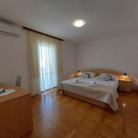 Apartmani Rahela Vodice Ngoại thất bức ảnh