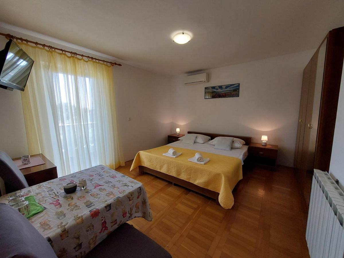 Apartmani Rahela Vodice Ngoại thất bức ảnh